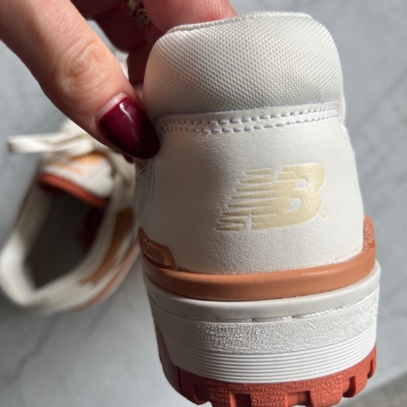 Brand New Authentic in box New Balance 550 Orange - Picture 4 of 6